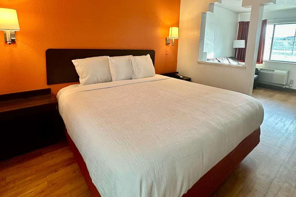 Quality Inn & Suites Джънкшън Стая снимка