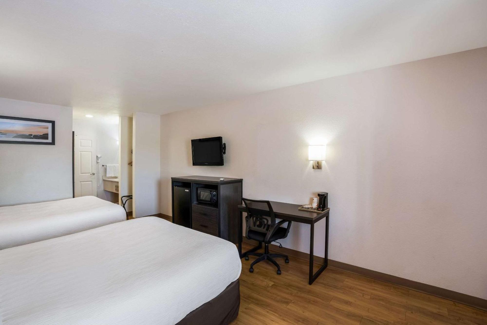 Quality Inn & Suites Джънкшън Екстериор снимка