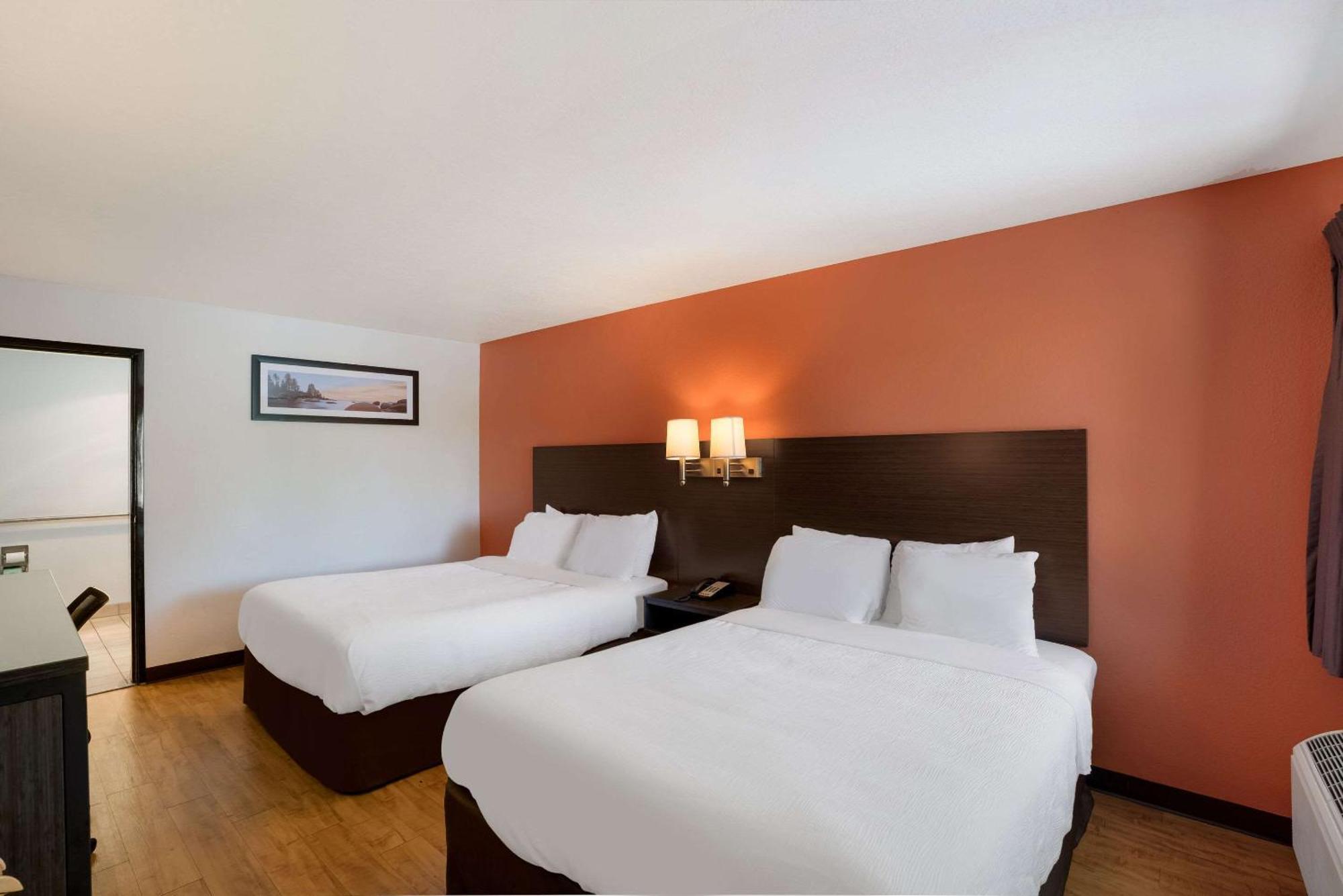 Quality Inn & Suites Джънкшън Екстериор снимка
