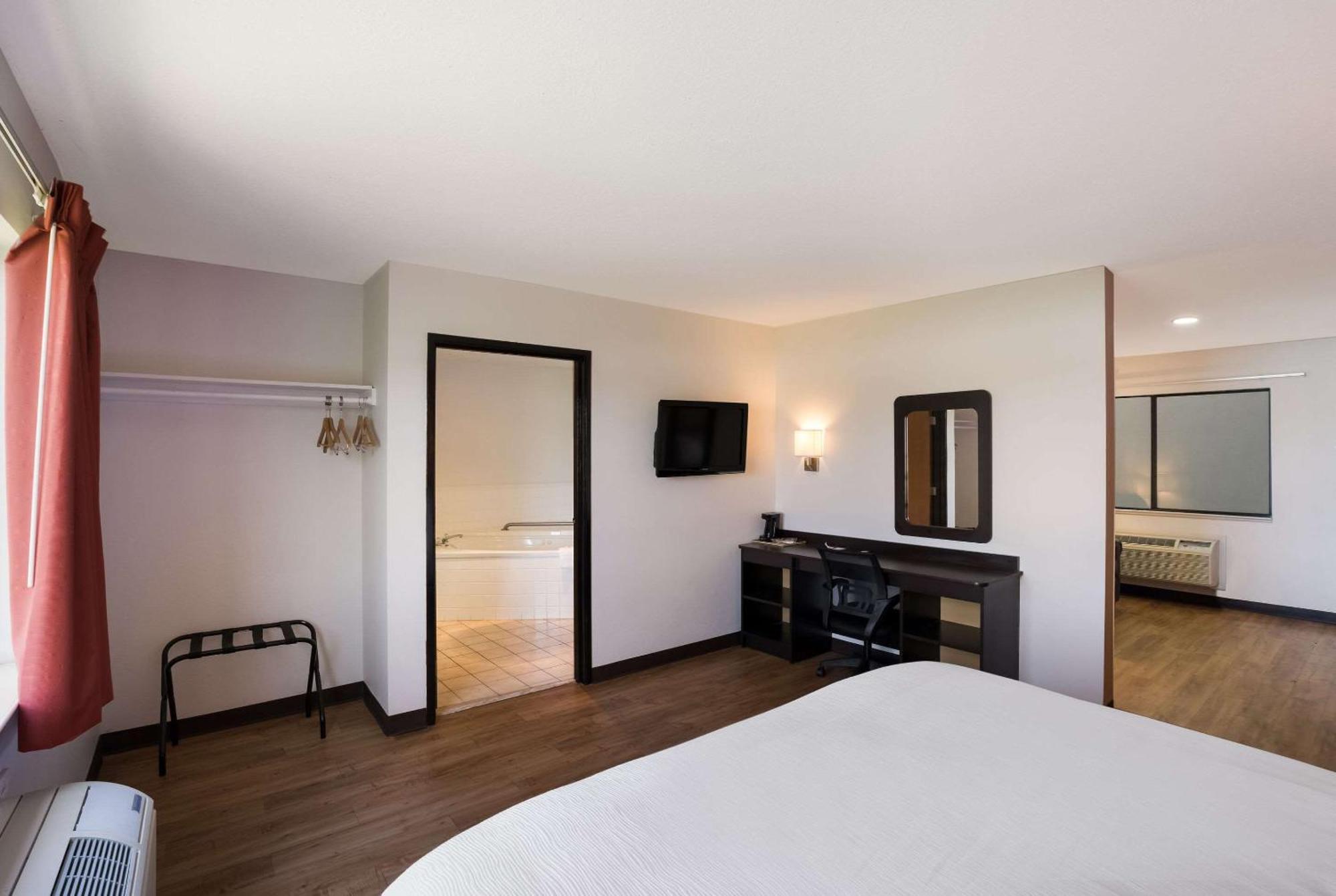 Quality Inn & Suites Джънкшън Екстериор снимка